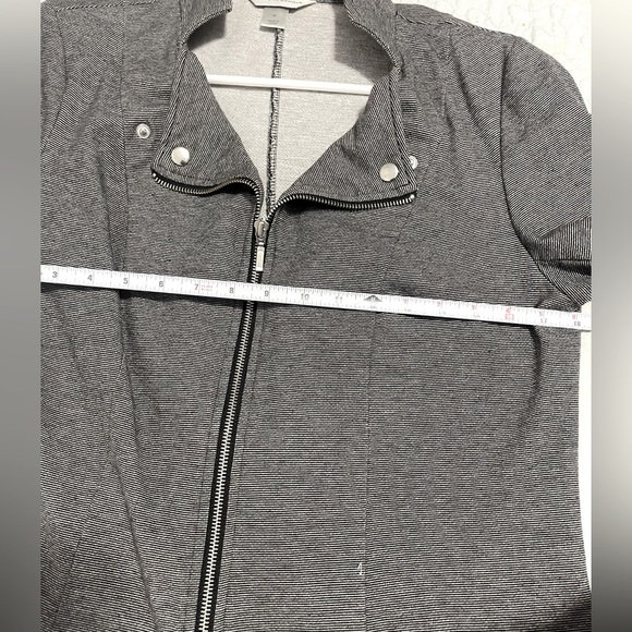 Christopher & Banks Gray Knit Jacket Size M Zip front Ruched Snaps front lapel. - Picture 7 of 9